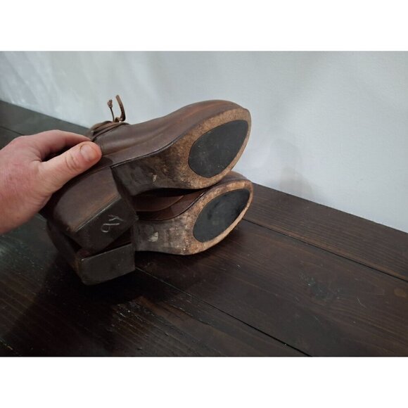 Eileen Fisher Ash Brown Leather Lace Up Bootie/Pre-owned, Sz. 8 - Picture 7 of 11